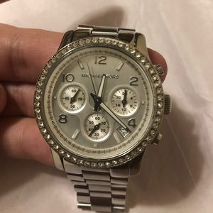 🤝MAKE AN OFFER!! Michael Kors watch🌟